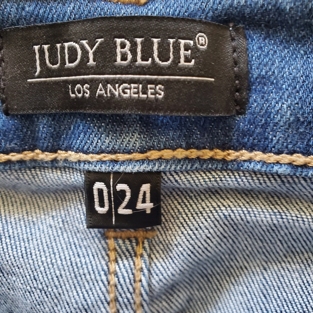 Judy Blue Women's Distressed Skinny Fit Denim Shorts. Size 0 - Picture 6 of 7
